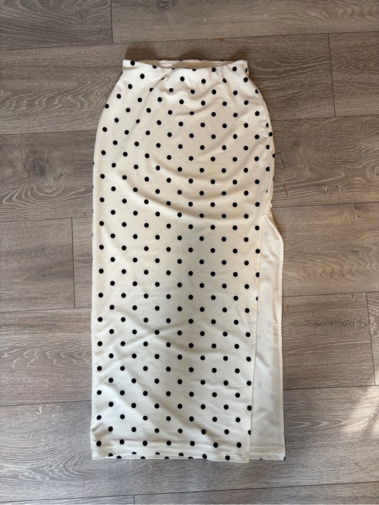 Aritzia Dresses & Skirts - aritzia subscript skirt